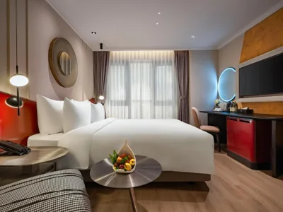 Chambre double deluxe avec vue intérieure et lumière naturelle — GRAND HOTEL du LAC Boutique Saigon